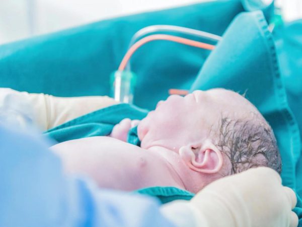 Ostéopathie et Prématurité : Un Accompagnement Doux pour les Bébés Fragiles